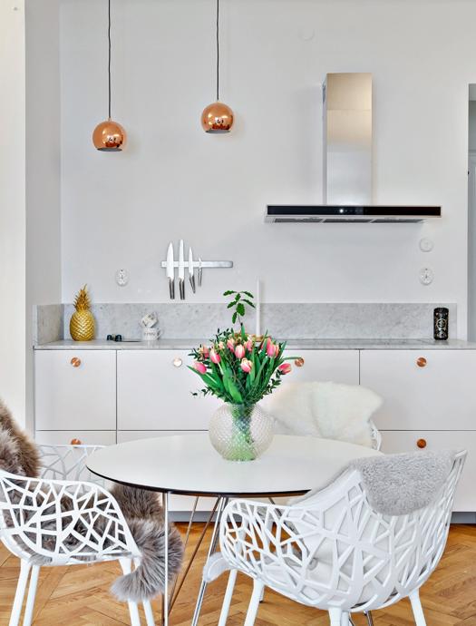 Jasny salon w stylu skandynawskim. Remont i wykończenie premium. Norddom Warszawa