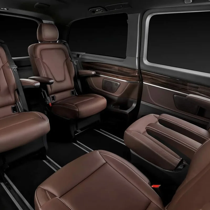 Les fauteuils arrière de la Mercedes Classe V offrent un confort premium pour les trajets en chauffeur privé haut de gamme.