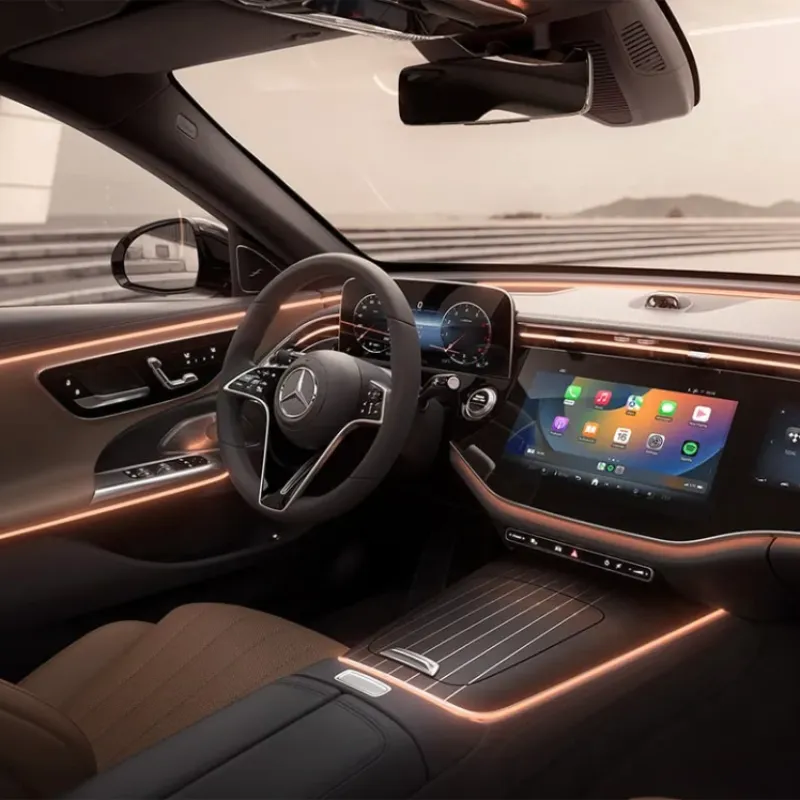 L’intérieur raffiné d’une Mercedes Classe E, alliant confort et élégance pour un service de chauffeur privé haut de gamme.