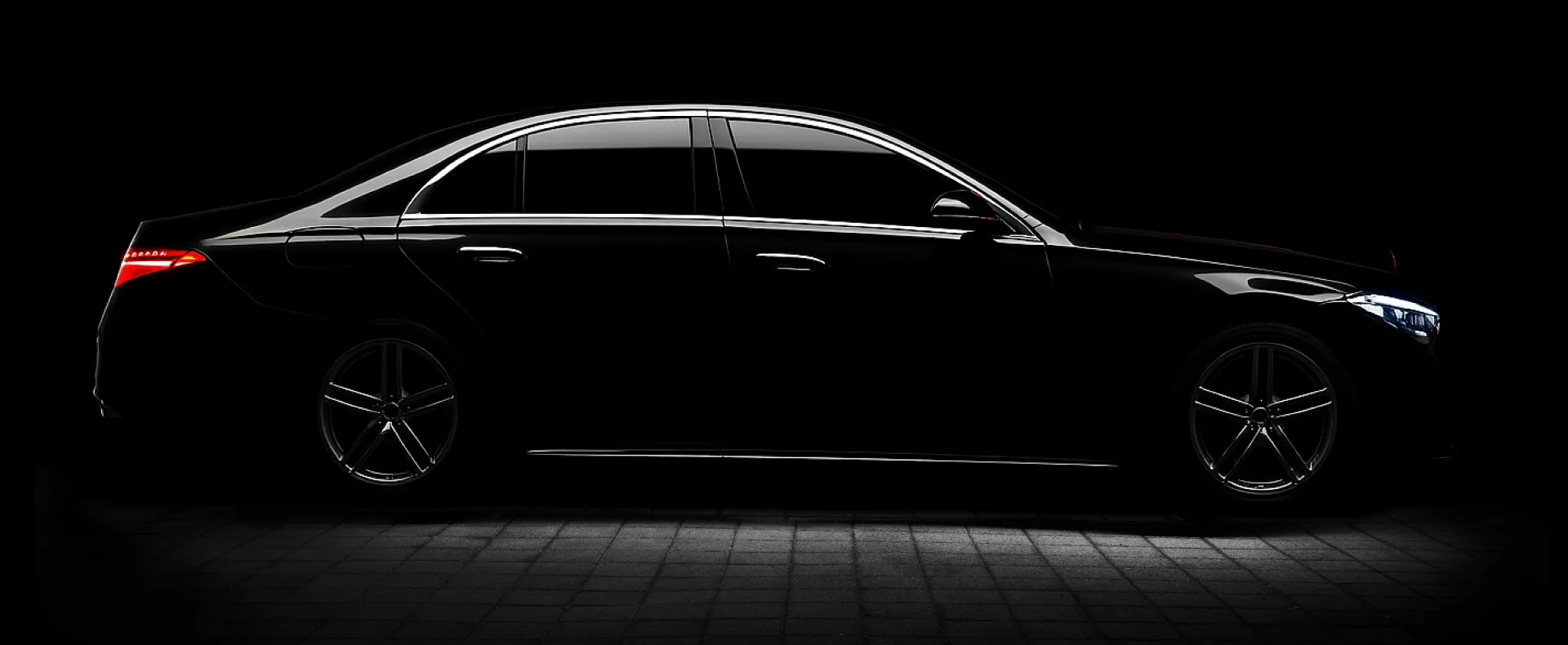 Mercedes Classe S prête pour un service VTC haut de gamme à Cannes avec chauffeur privé de la société Privilege Avenue.