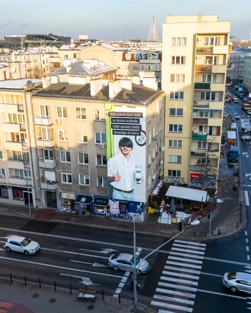 mural reklamowy w centrum warszawy