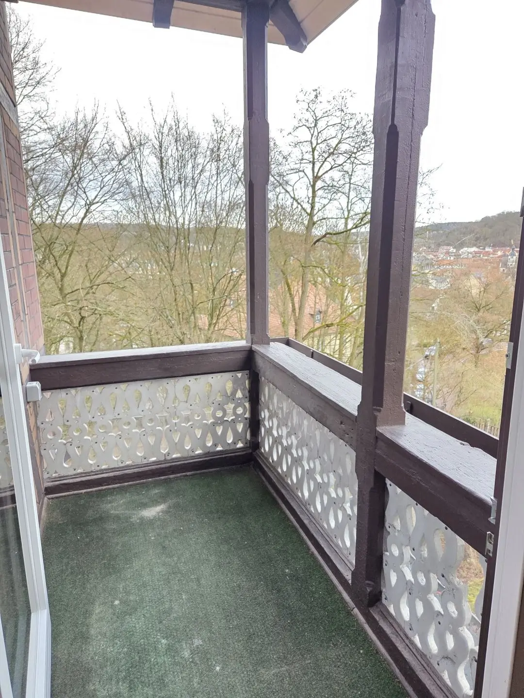 Da wohnen, wo sich Fuchs und Hase gute Nacht sagen - neu sanierte Altbauwohnung mit Einbauküche und Balkon