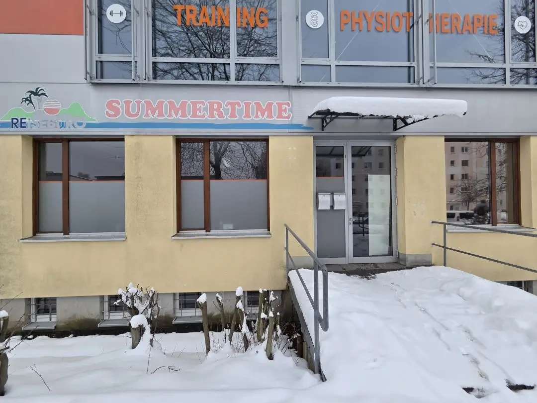 Büro/Lager mit WC und großen Fensterfronten