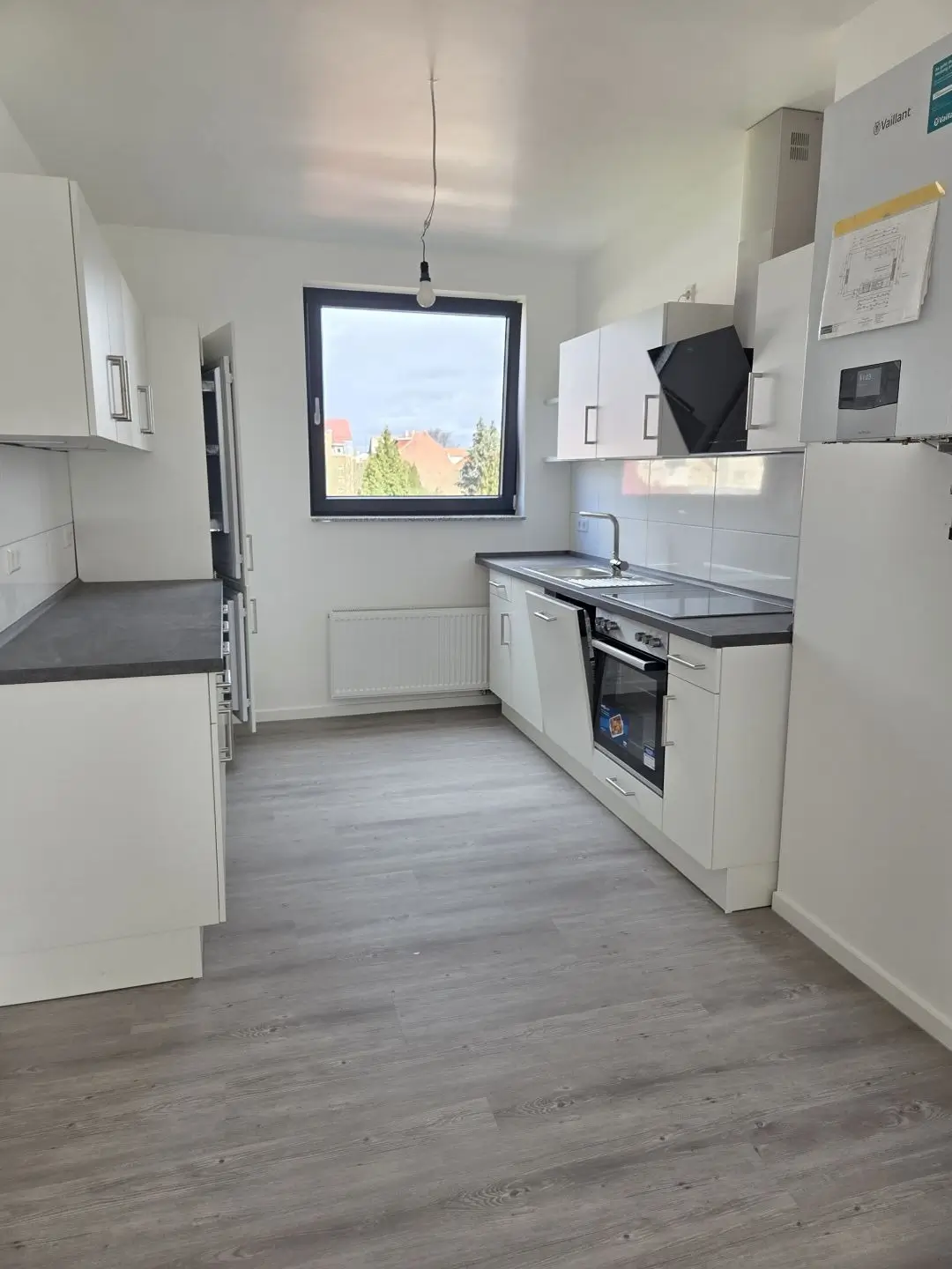 Urbaner Erstbezug - lichtdurchflutete 2 RW mit Einbauküche