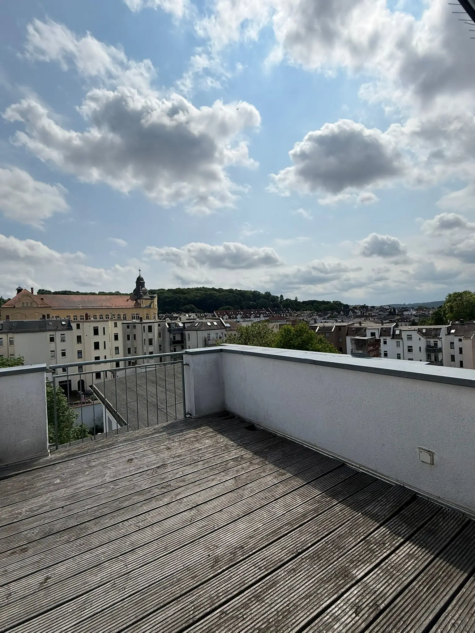 Das 4. Zimmer im Freien - 3-Raum-Maisonette mit Dachterrasse & Stellplatz
