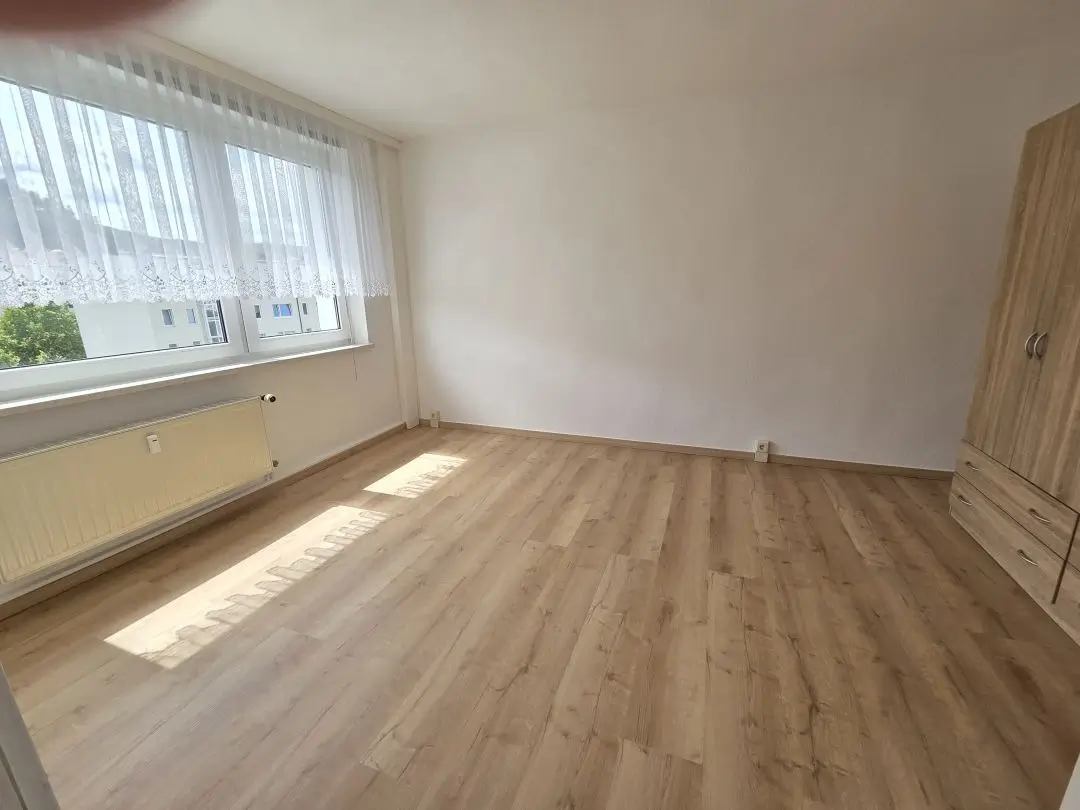 Grünes Wohngebiet - lichtdurchflutete 2 RW mit Einbauküche