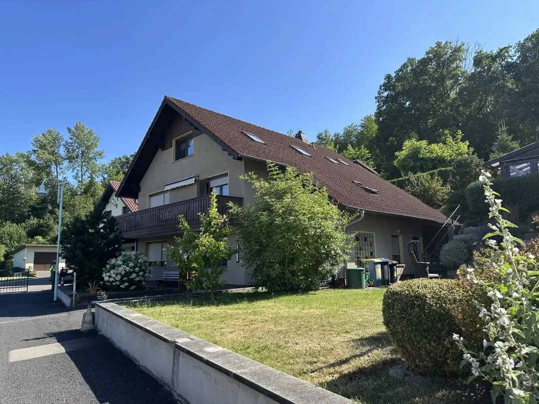 Ganzheitliches Wohnkonzept - Einfamilienhaus mit Sauna & Balkon plus separates Ferienhaus auf einem Grundstück