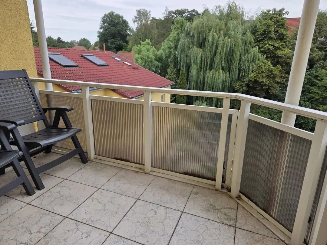 Viel Licht - solide 2-Raum-Wohnung mit Balkon & Einbauküche
