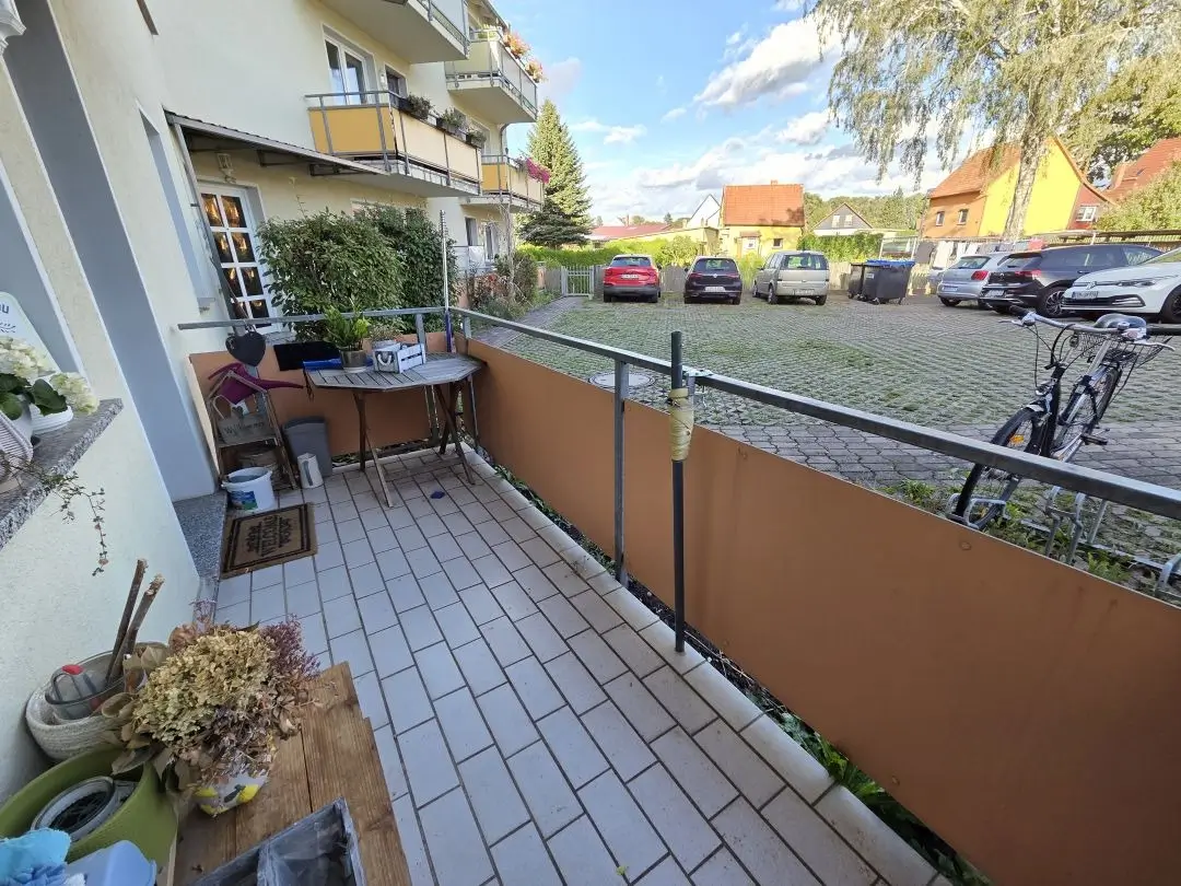 In dörflicher Idylle - schöne 2,5 RW mit Balkon und Stellplatz