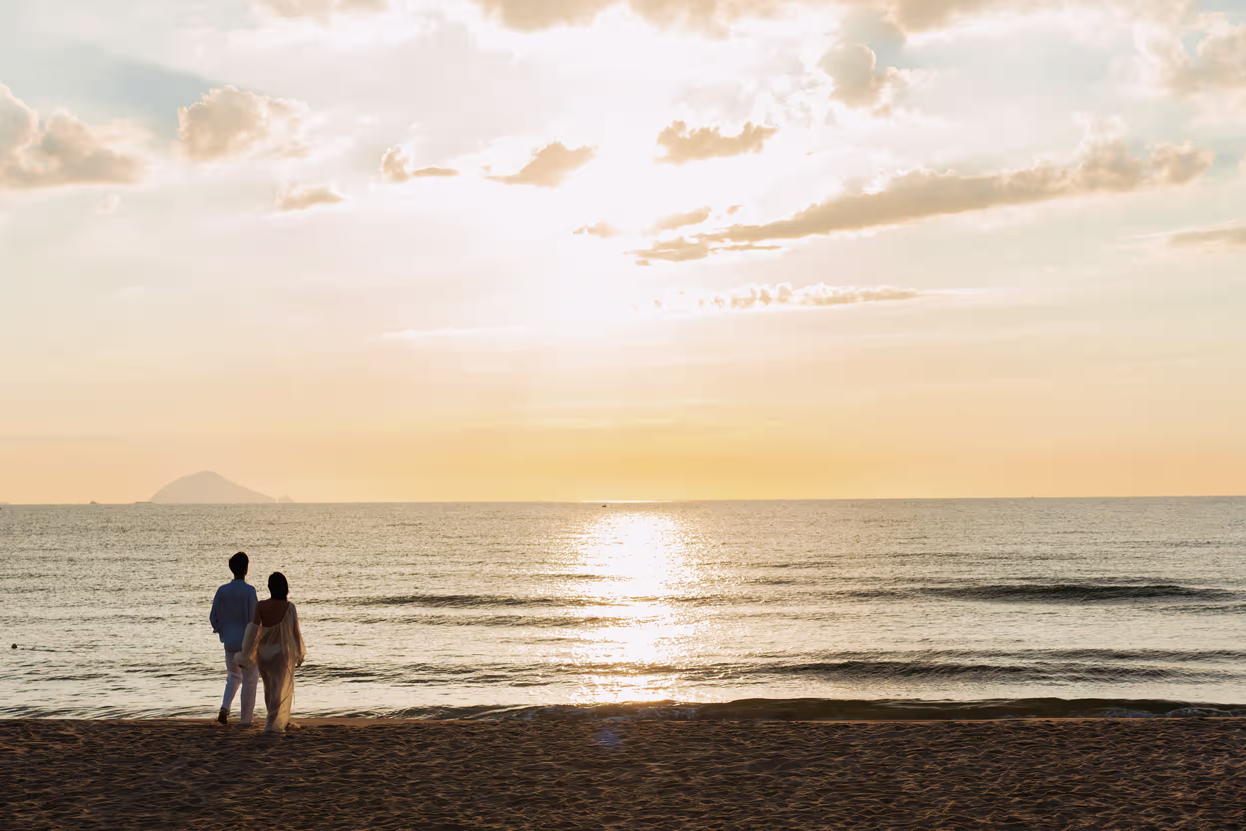 From sunrise golf to sunset dinners, spa retreats to beach days—every experience connects effortlessly within one extraordinary coastal world.