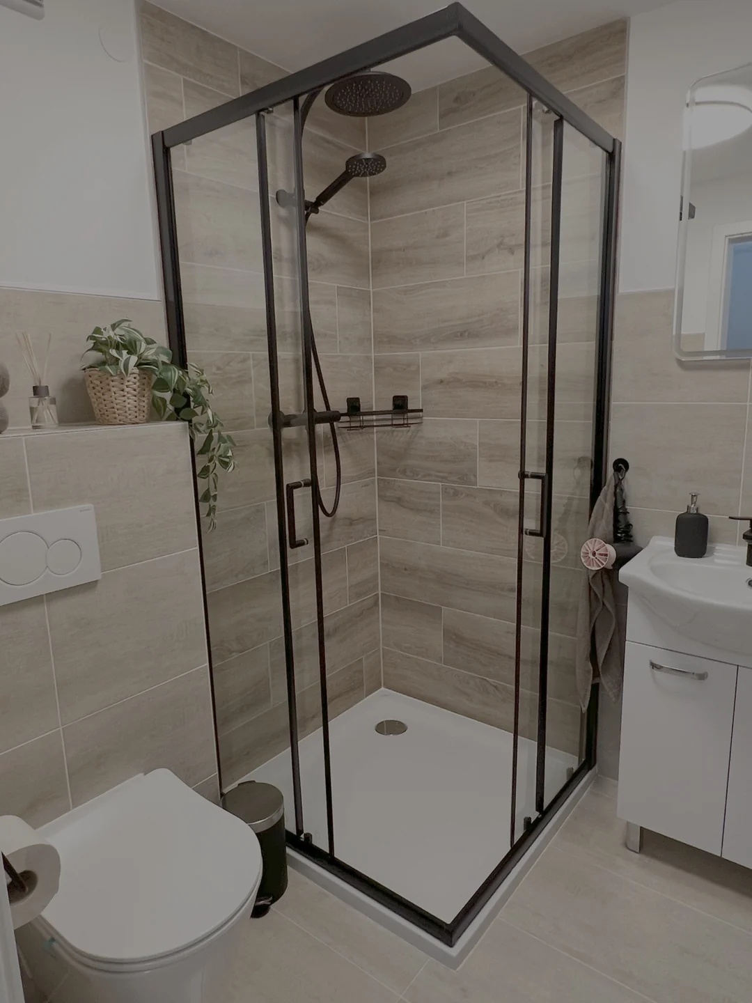 Badezimmer | Regendusche · Föhn