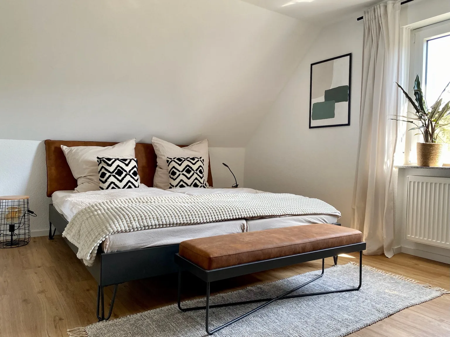 Schlafzimmer | Doppelbett · Schrank · Arbeitsplatz · Smart-TV