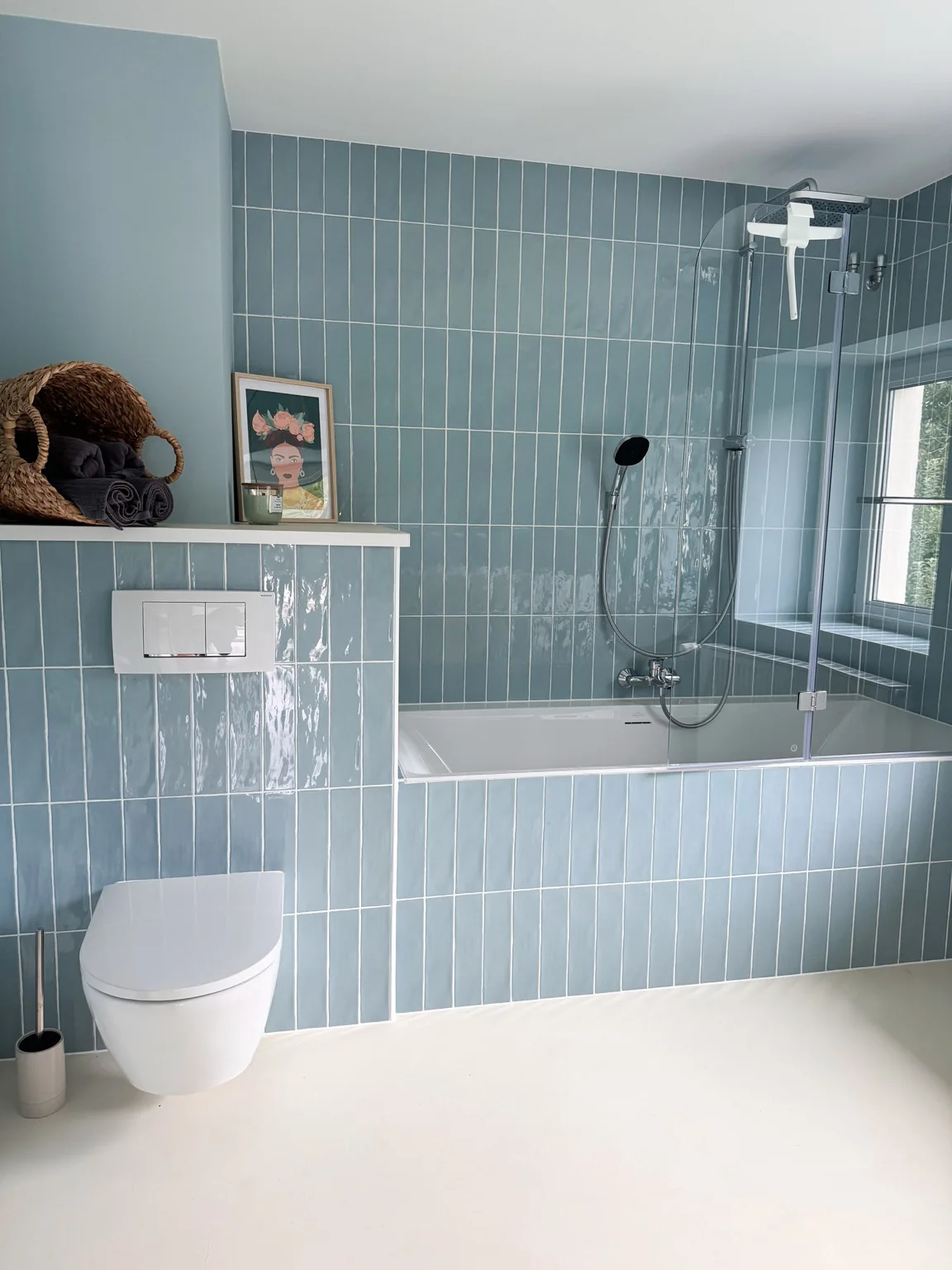 Badezimmer 2 | Designbad · Badewanne · Regendusche · Waschmaschine