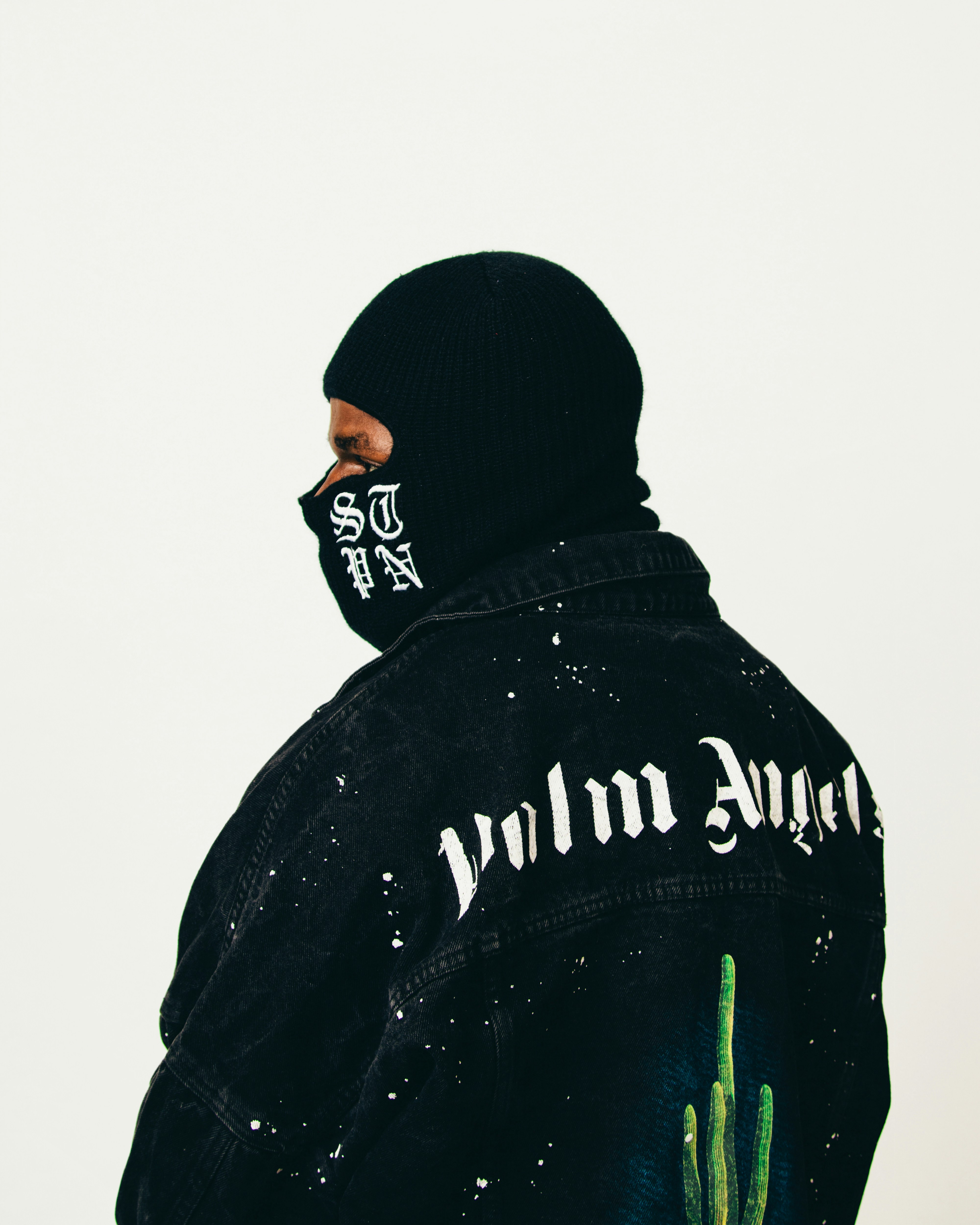 [team] image of teamwork in the studio (for a graphic design studio)