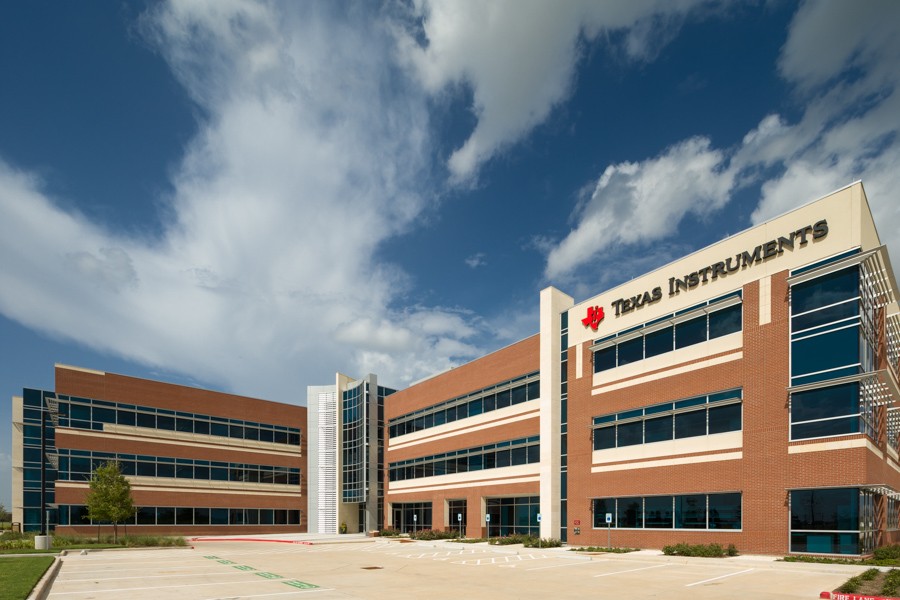 Walkable fire-rated skylight/floor by Greenlite Glass at TEXAS INSTRUMENTS, Dallas, TX.