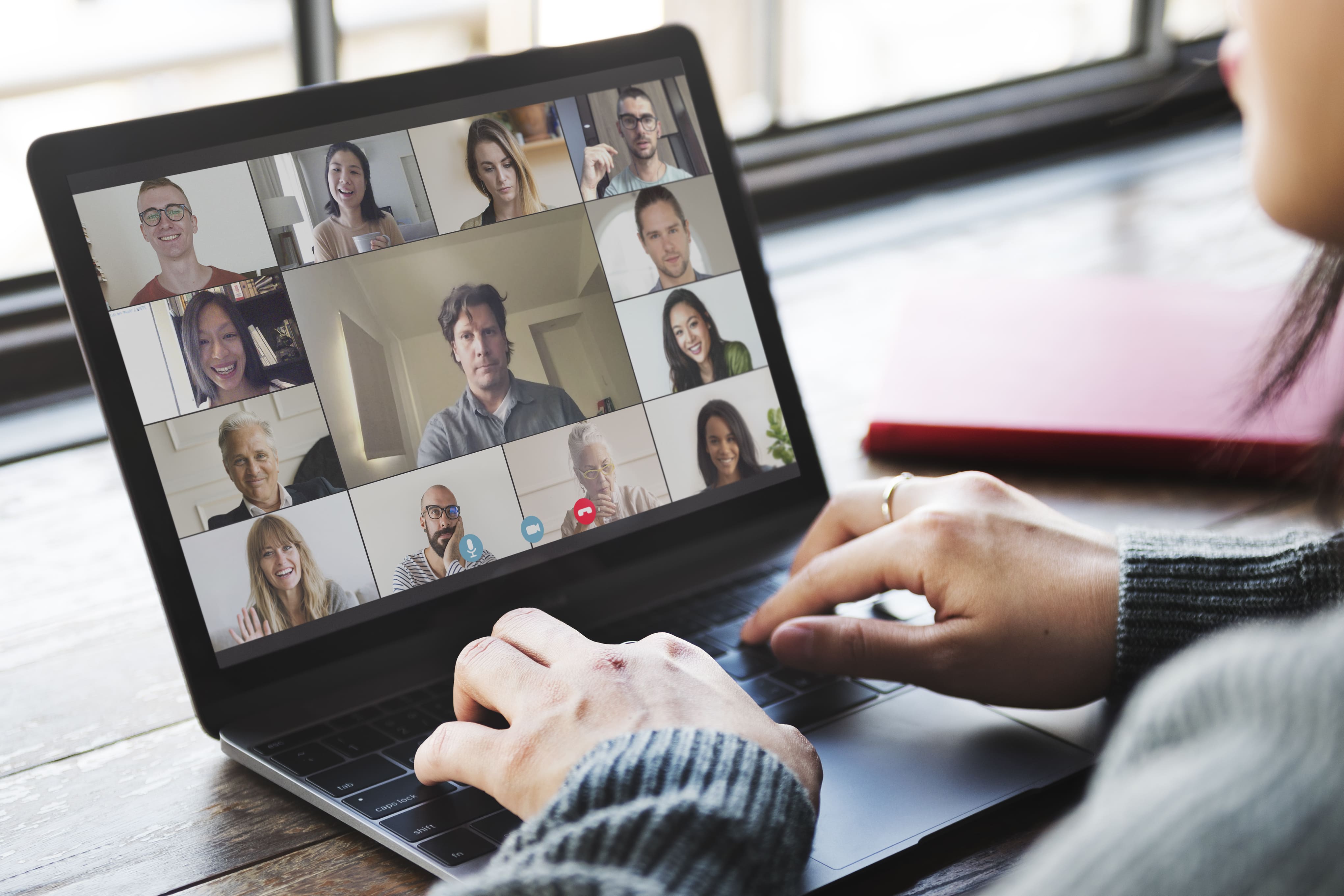 Dinâmicas de grupo online: 4 ideias práticas para processos seletivos