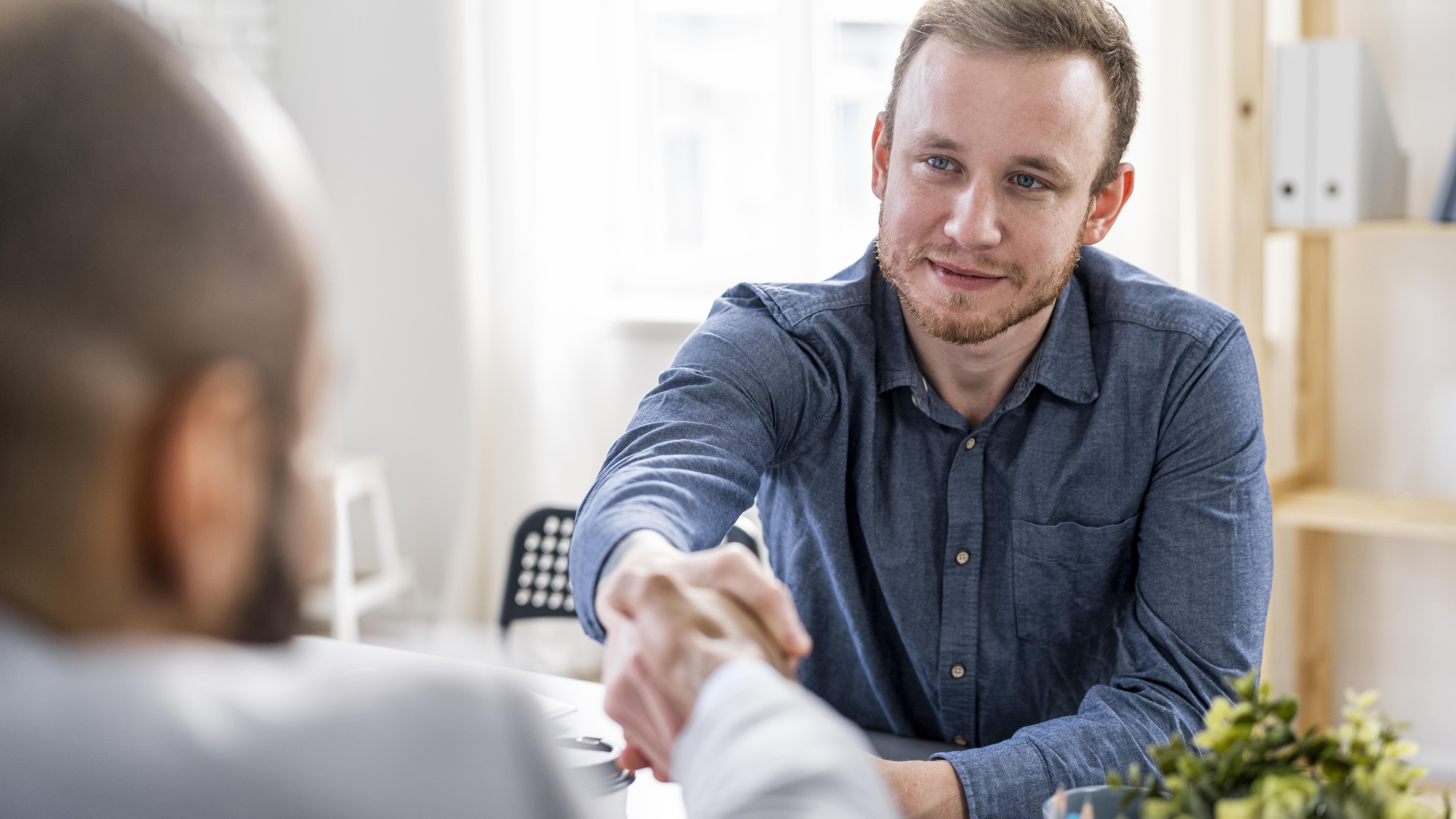 Rescisão indireta: em quais casos pode acontecer? O que diz a Lei?