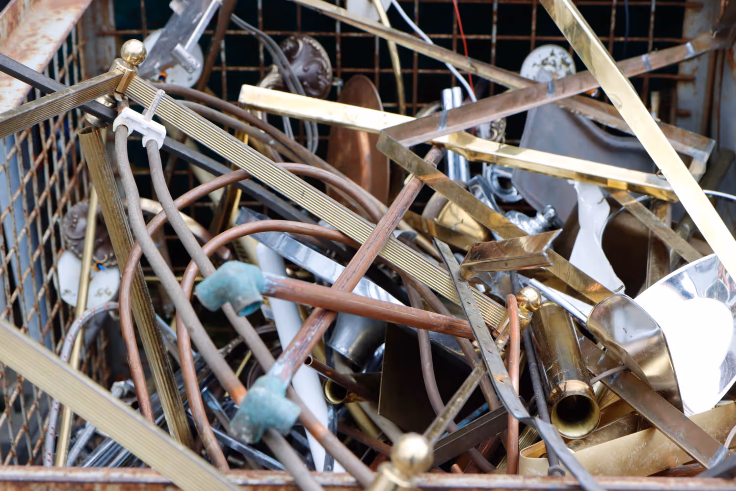 Kabel und anderes nach einer Entrümpelung oder Renovierungsvorbereitungen von GRAVITAS.