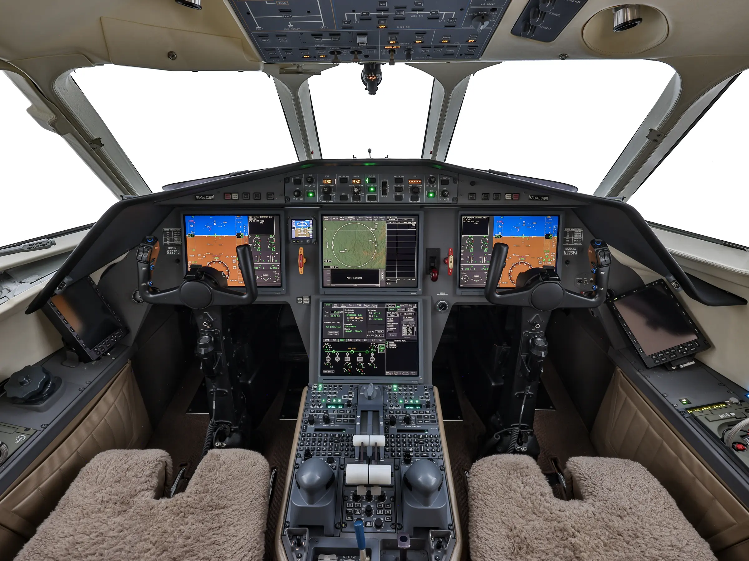 The cockpit and avionic suite of the Dassault Falcon 2000LX available from Private Jet Sales