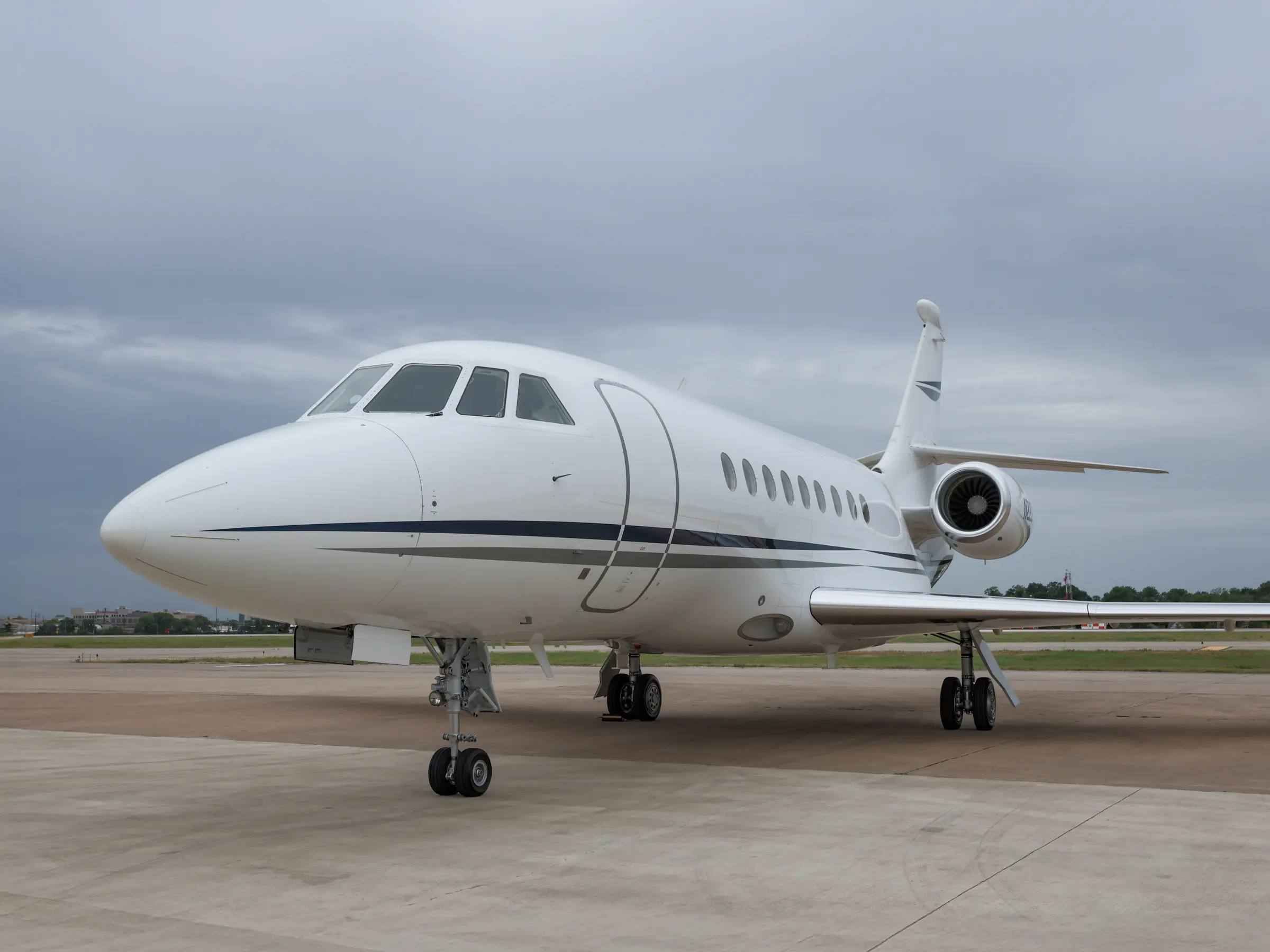Exterior of the Falcon 2000LX by Dassault featuring PW308C engines