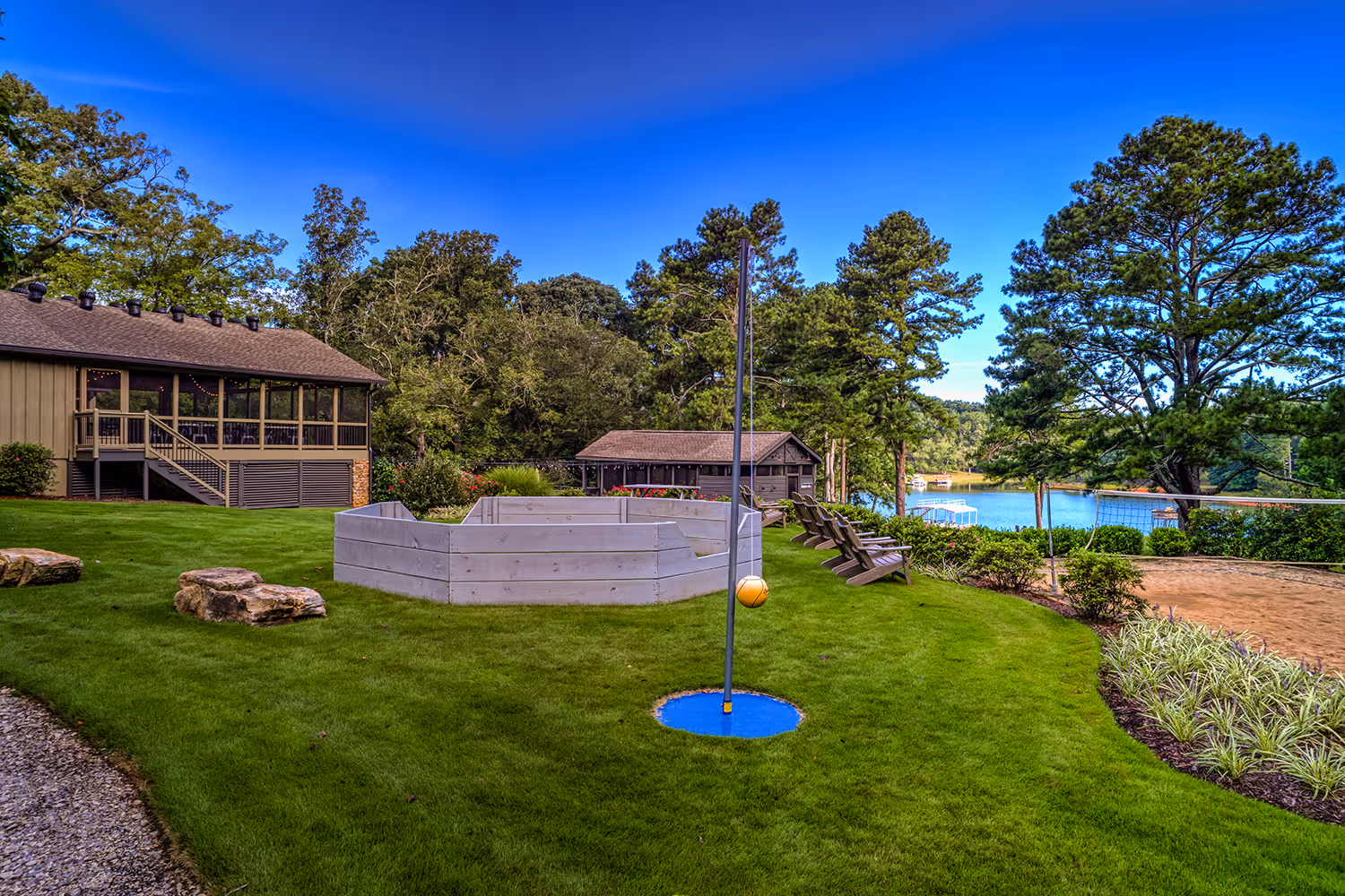 Ark on Lake Lanier backyard games and amenities