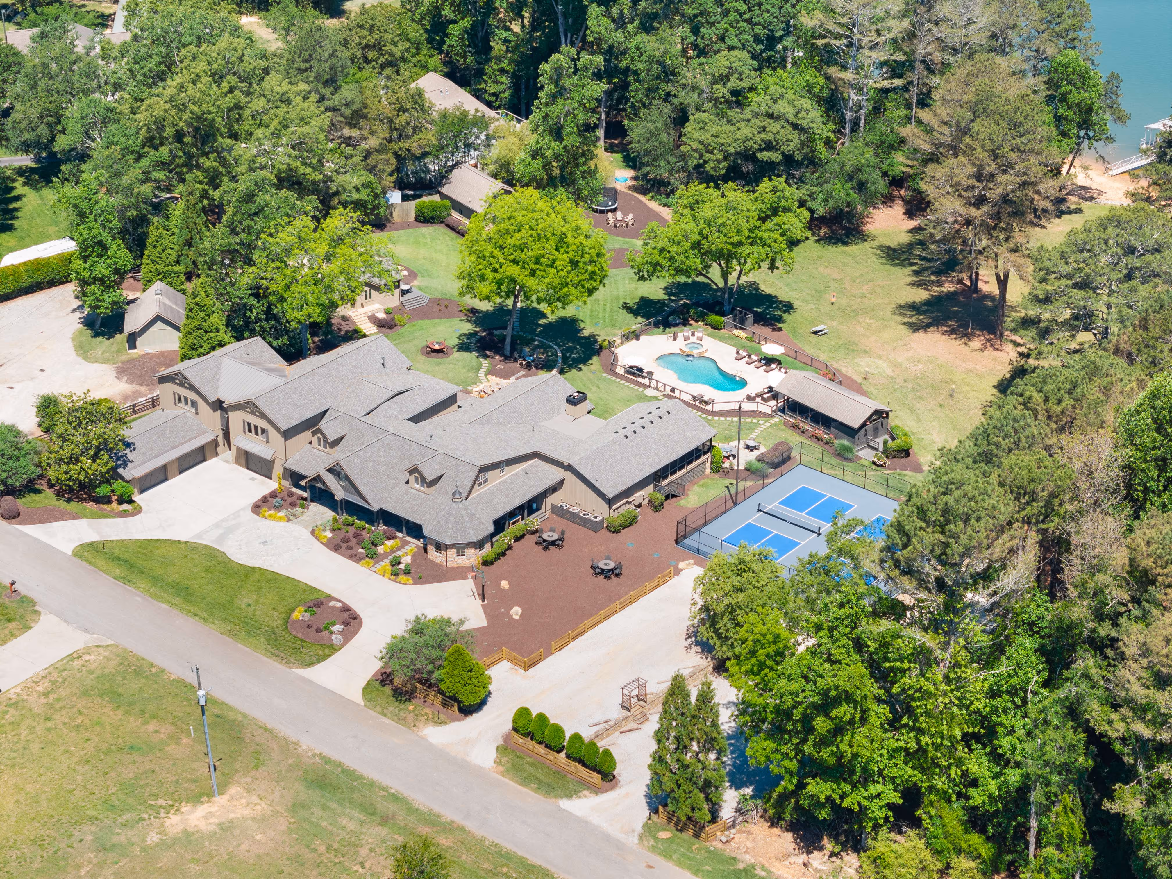 Overhead property photo of Ark on Lake Lanier
