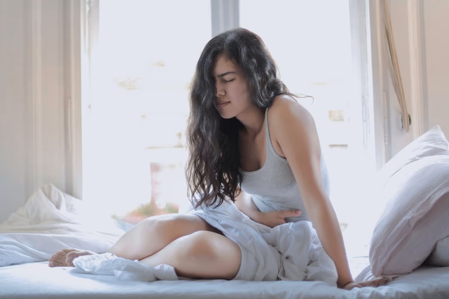 Woman in Los Angeles with pain, irregular bleeding, infertility, common symptoms of endometriosis.