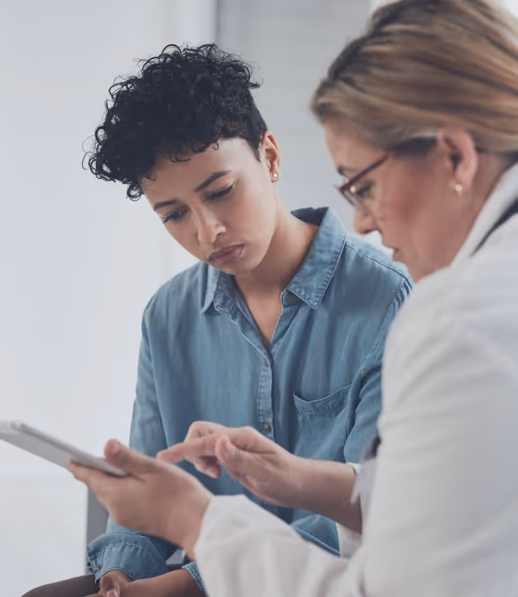 Doctor in Los Angeles explaining ovarian cysts removal with small incision for faster healing.