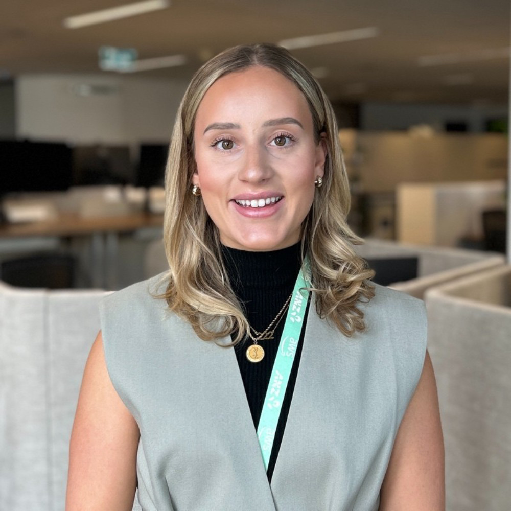 Danni Headshot - Swipe Digital Testimonials