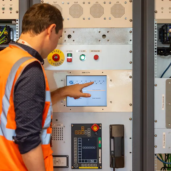 Travailleur dans une usine