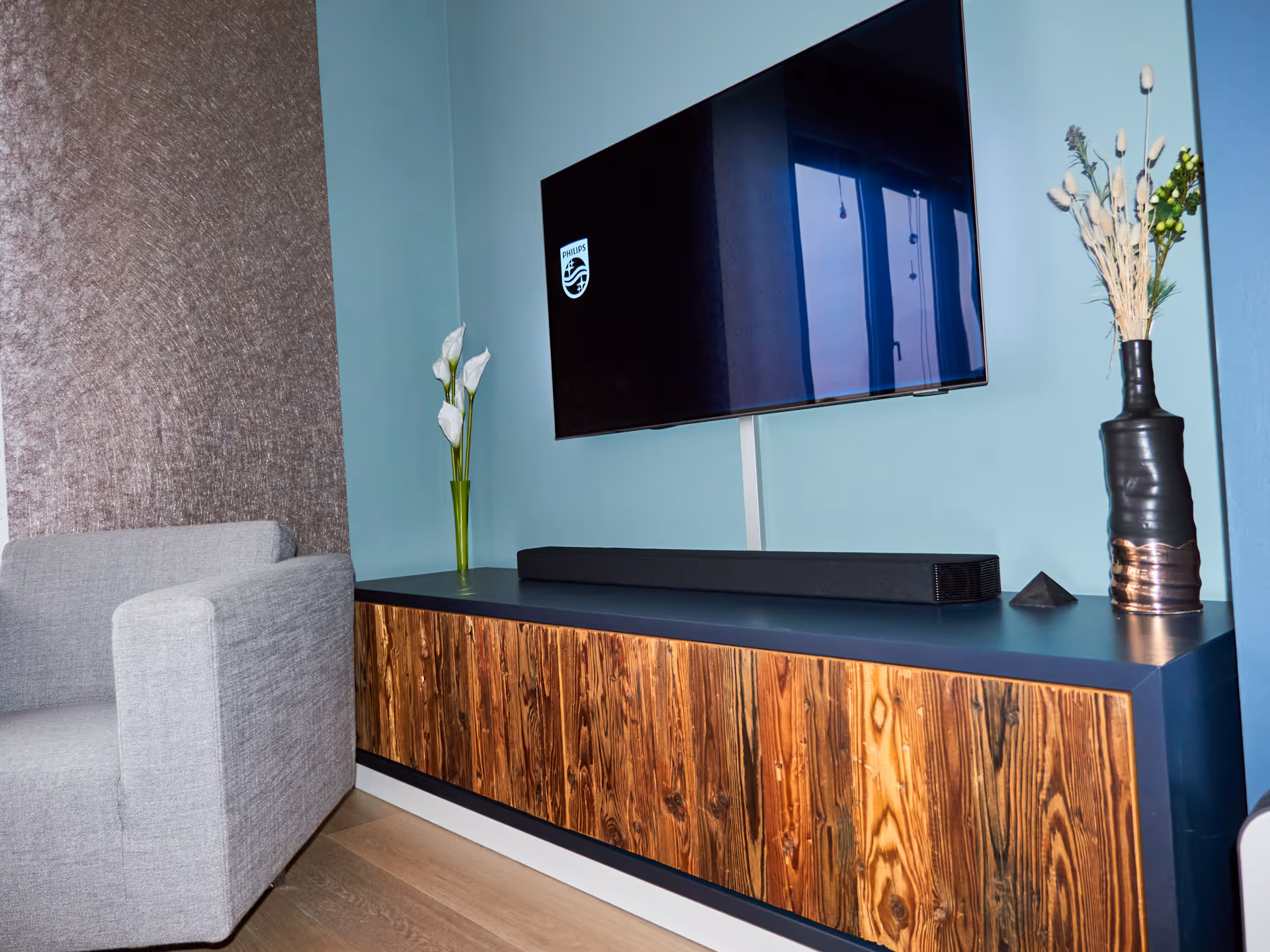 Schrank und Couchtisch, Projekt Schell – von Möbelobjekte, Foto 3