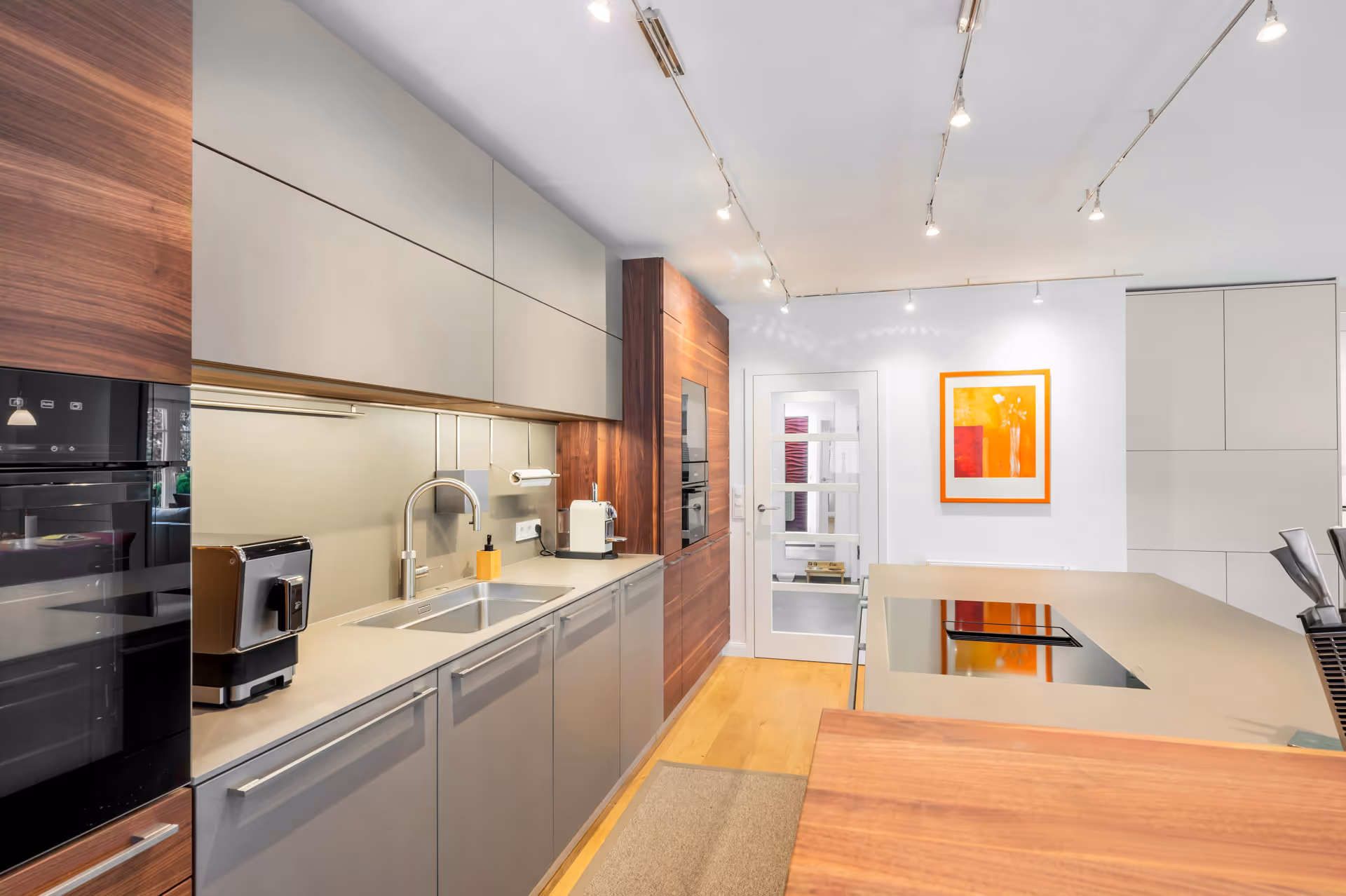 Einbauküche im Projekt Buckhorn – maßgefertigte Küche von Möbelobjekte