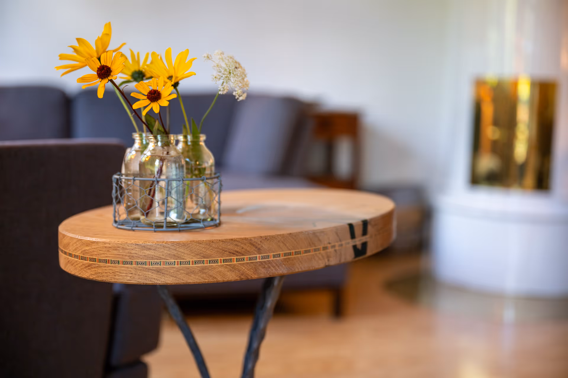 Beistelltisch, Referenzprojekt Steffi – maßgefertigter Tisch von Möbelobjekte, Foto 3