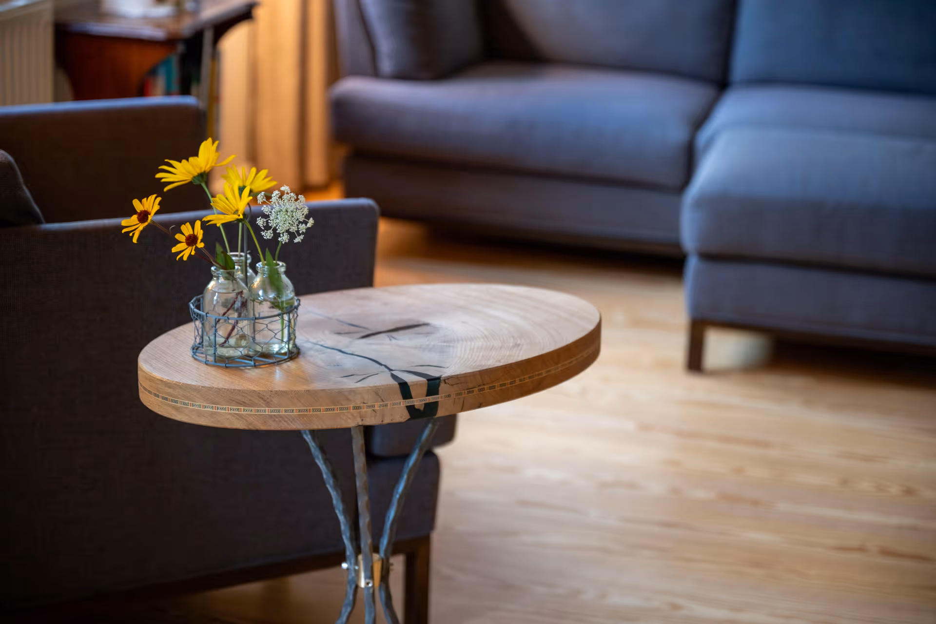 Beistelltisch, Referenzprojekt Steffi – maßgefertigter Tisch von Möbelobjekte, Foto 2