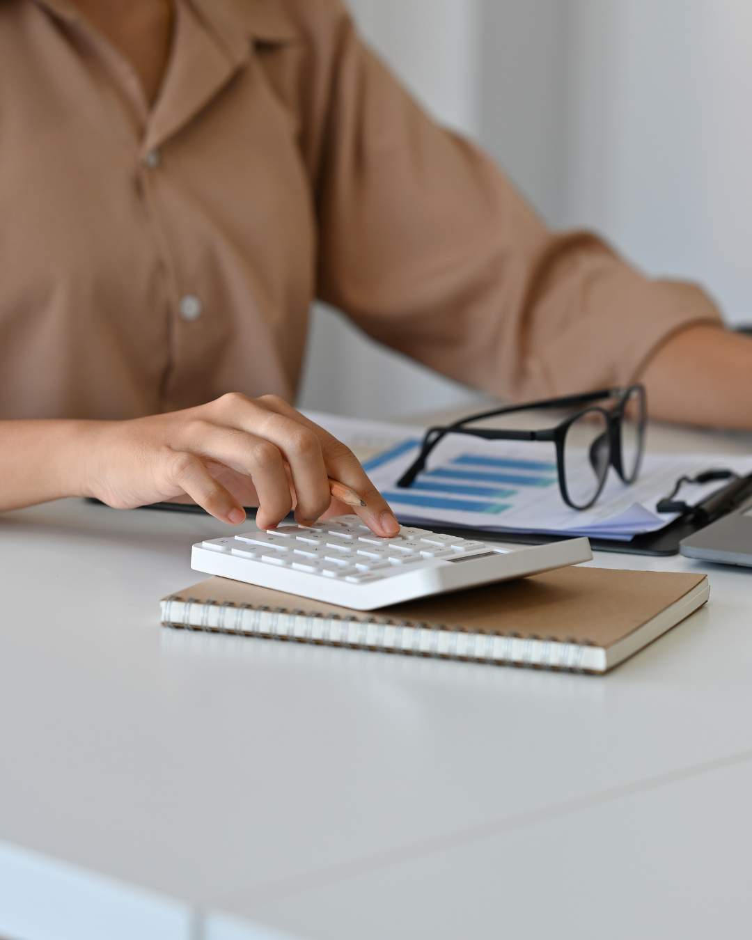 Woman smiling using a reliable travel payment system