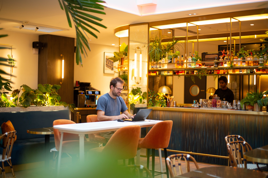 Espace Worklb avec un télé-travailleurs 