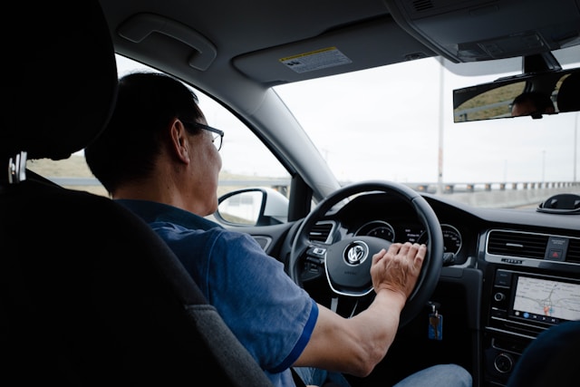 image de personne dans son véhicule 