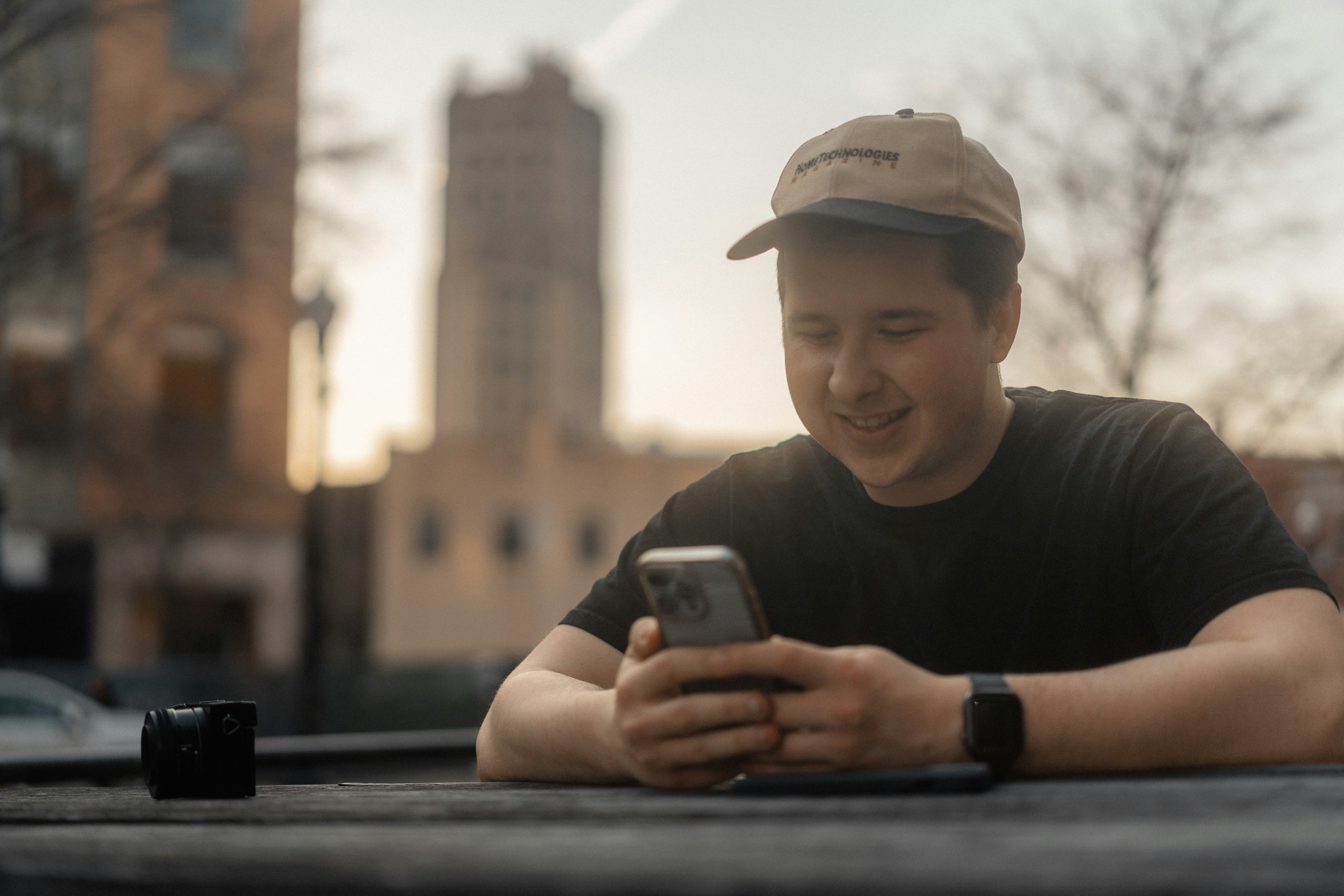 A person receiving notification from YUUNIQ Health