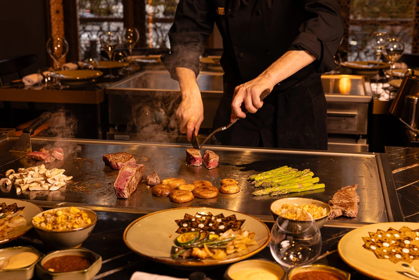 Le restaurant japonais adoré de Taylor Swift vient mettre le feu à Paris