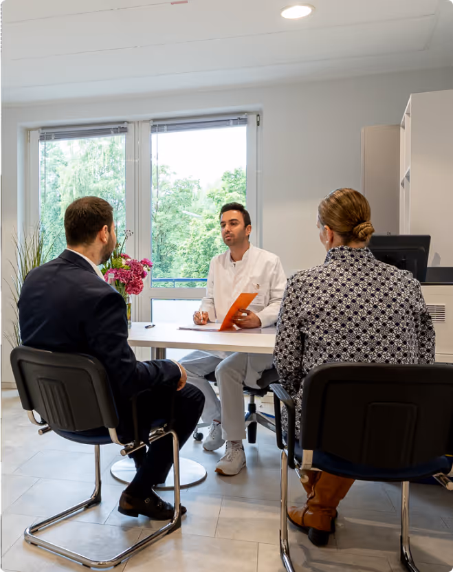 Arztgespräch im Krankenhaus Maria Hilf Warstein – persönliche Patientenberatung in ruhiger und vertrauensvoller Atmosphäre.