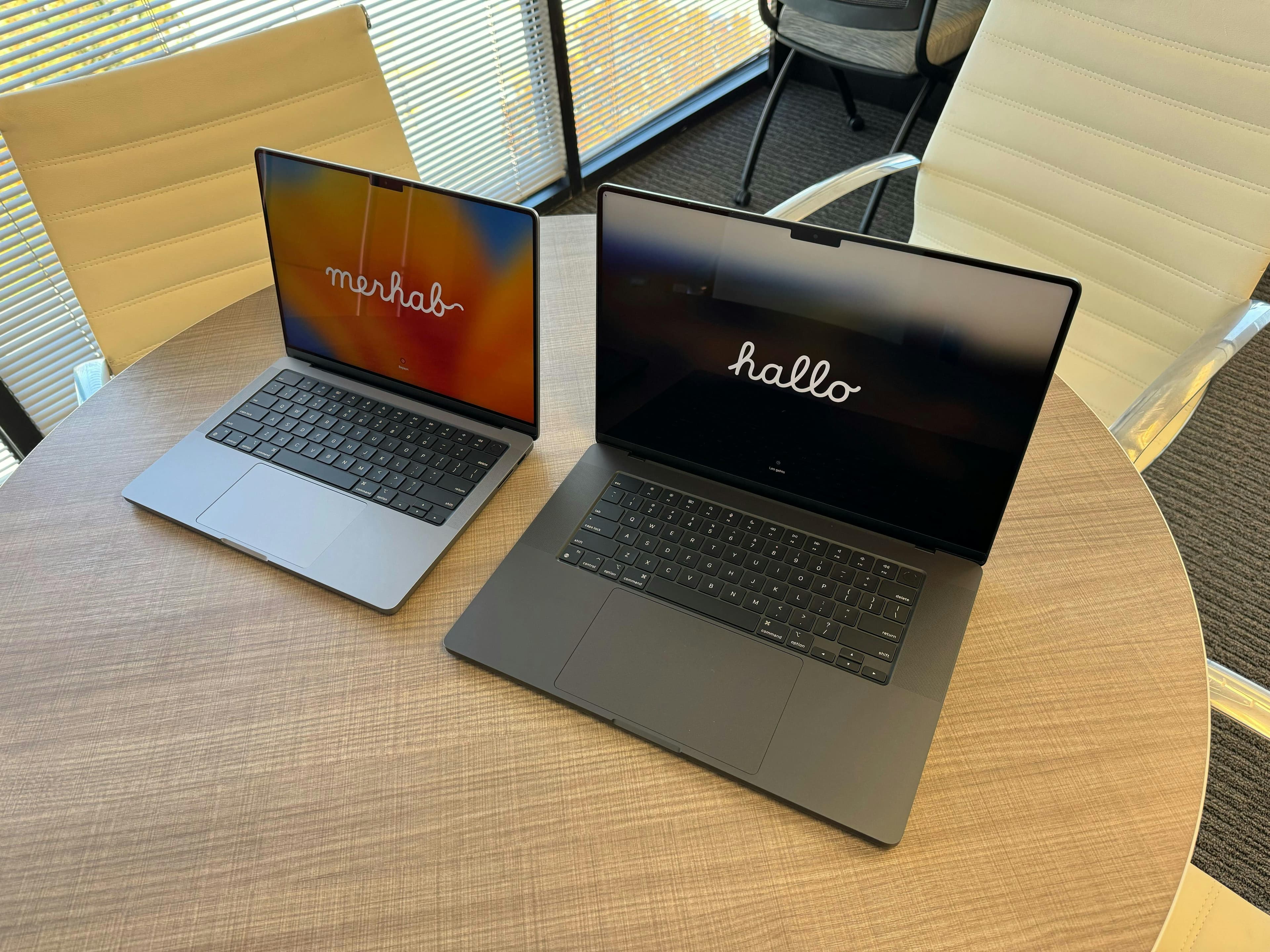 M3 and M3 Pro Macbooks opening screen