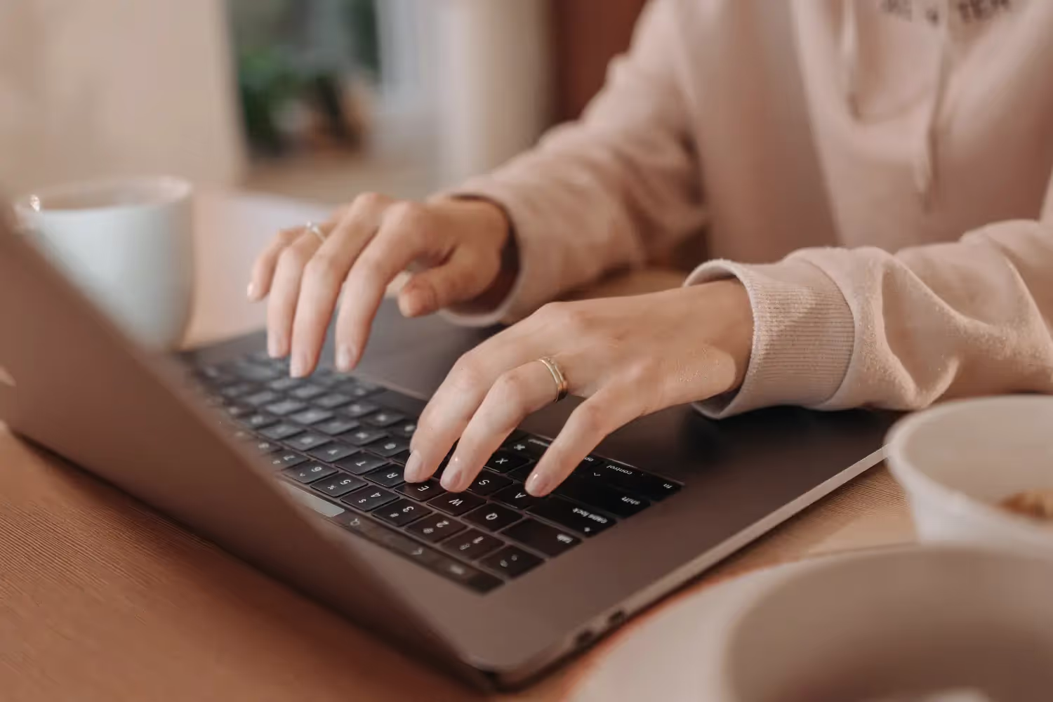 7 Desktop Organisational Tips To Improve Productivity