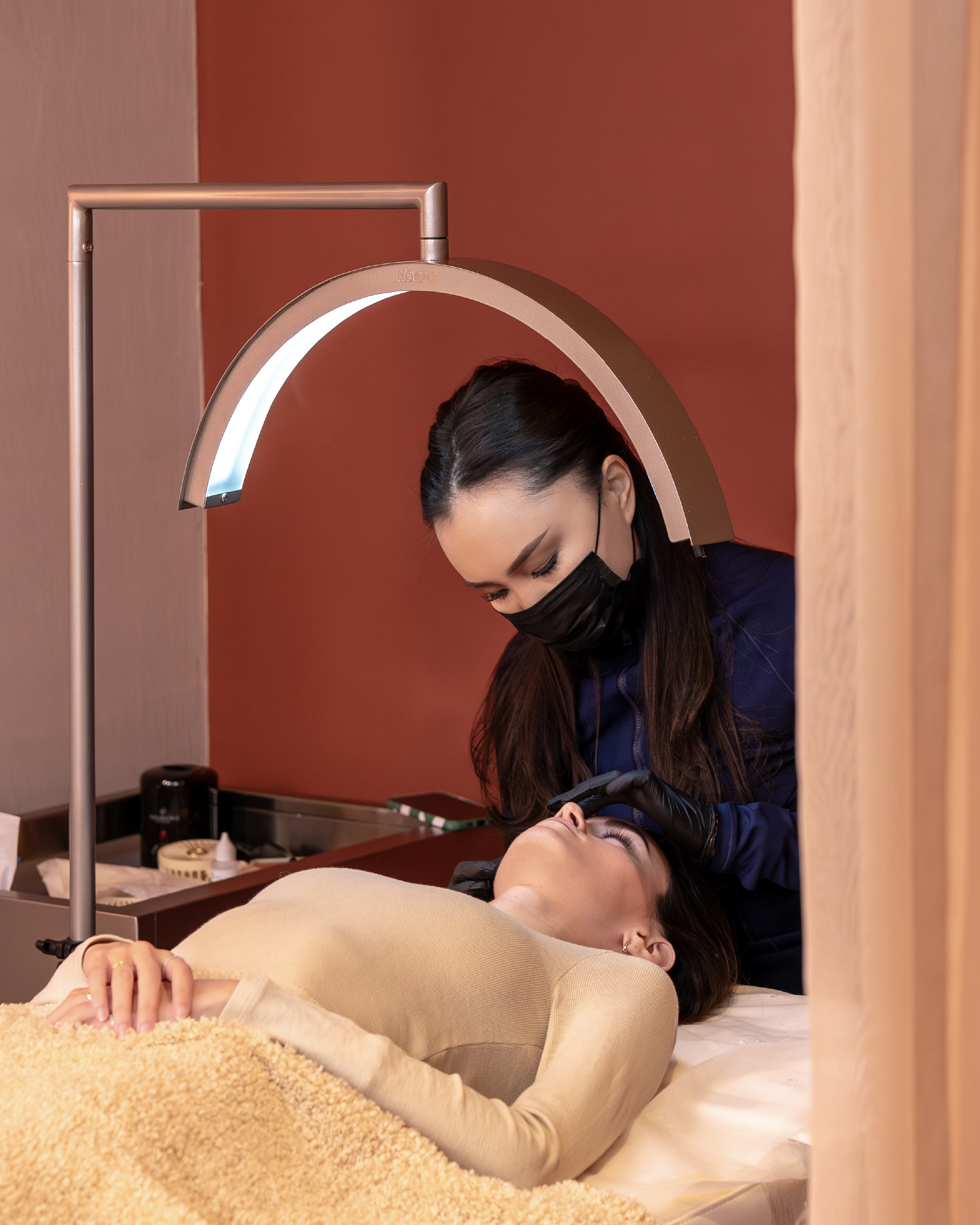 دليلك لاختيار أفضل صالون لتقنية المايكروبليدنج في السعودية