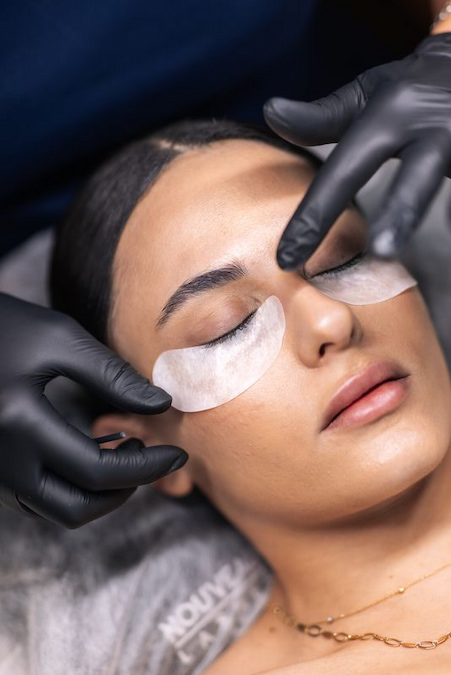 Applying protective shields for lash lift