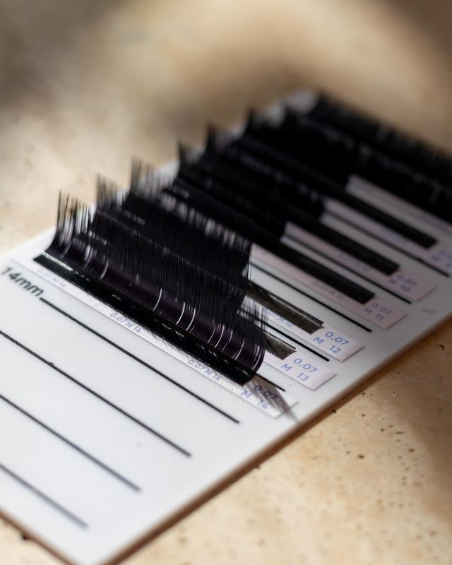 What Are Lash Extensions Made Of? Silk, Mink, Faux Mink Explained Simply
