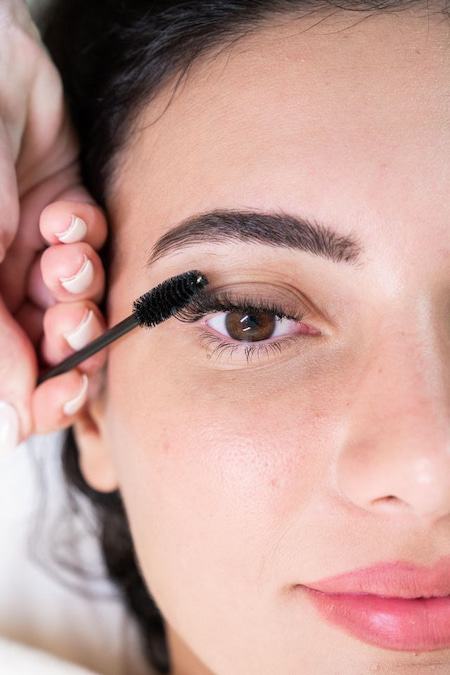 Hybrid Lashes Explained: The Balanced Look Between Natural and Dramatic