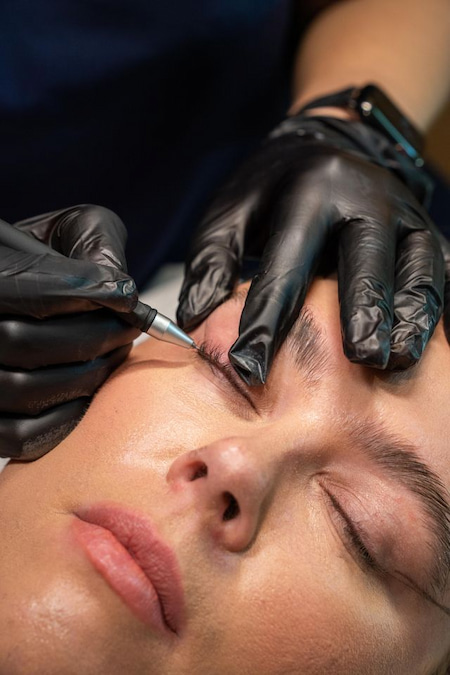 Hybrid eyelash extensions consultation