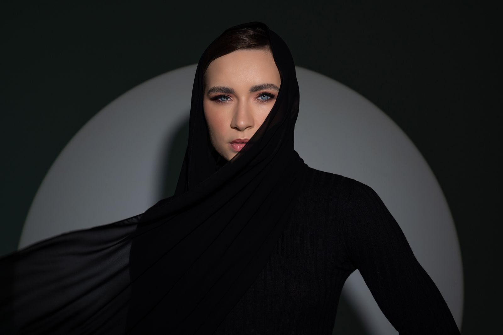 إشراقة بلمسة سعودية: تجهيز البشرة والحواجب لليوم الوطني