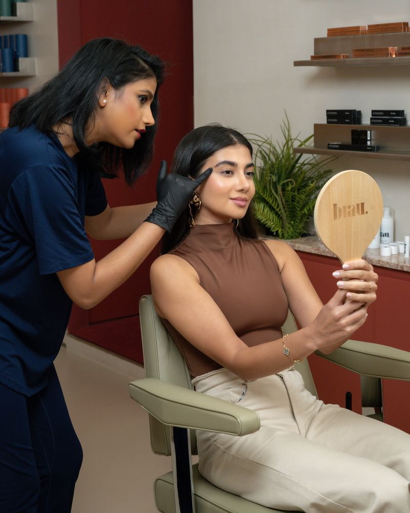 تقنية HD Brows للمبتدئات: كيف تحصلين على حواجب محددة ودقيقة بدون صبغات داكنة؟