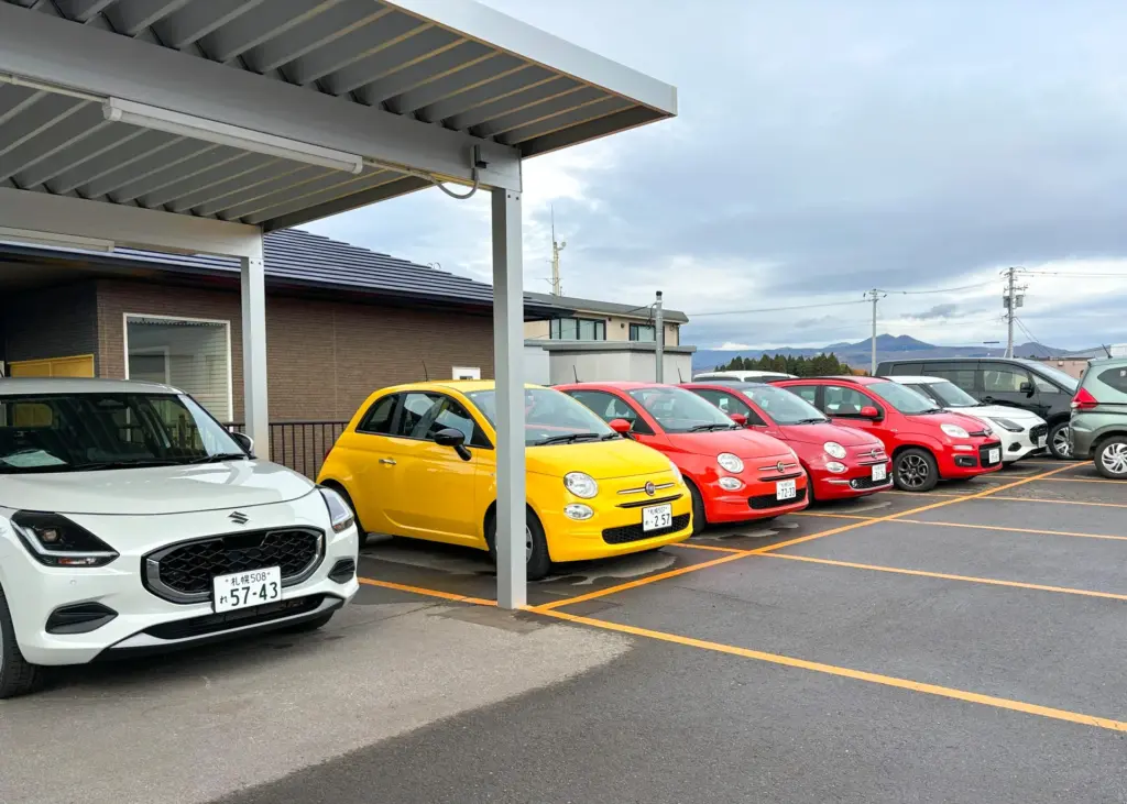 北海道で輸入車を展開するHIPsレンタカー函館空港店の様子